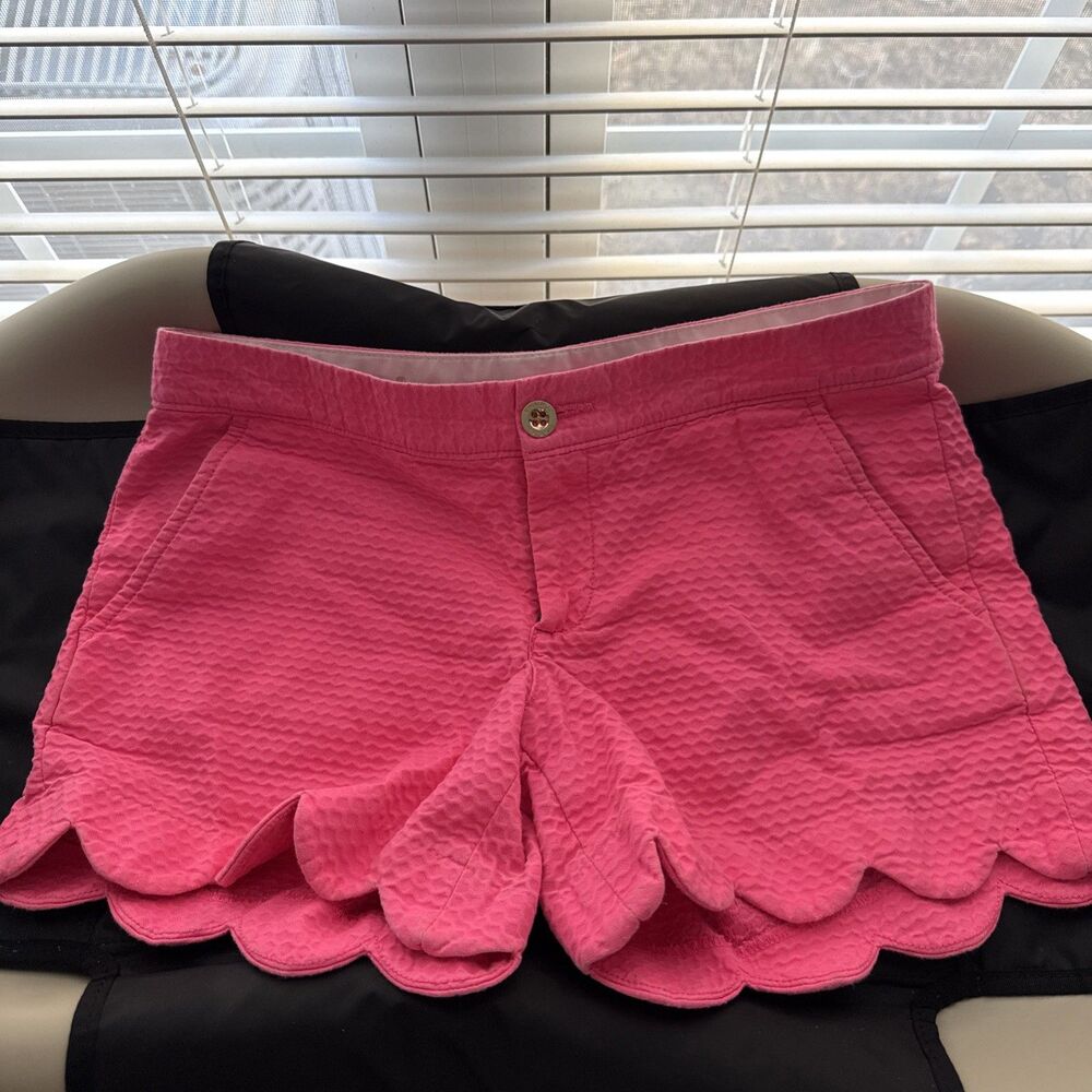 Lilly Pulitzer Pink Scalloped Shorts Size 2 Preppy Summer Bright